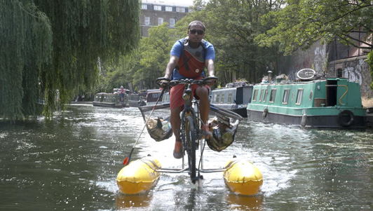 Xe đạp trên nước, giải pháp cho mùa mưa bão ở nước ta? - 1
