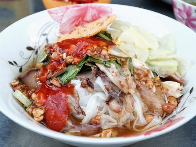 Ẩm thực - Quán phở chua bán 5 tiếng mỗi ngày, khách "check-in" ầm ầm ở Sài Gòn