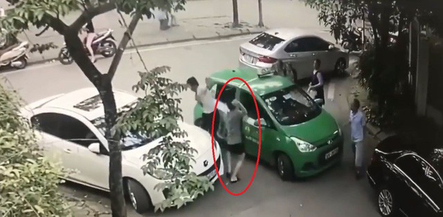 Khởi tố chủ xe Mercedes &#34;choảng&#34; gạch vỡ đầu tài xế taxi Mai Linh - 1