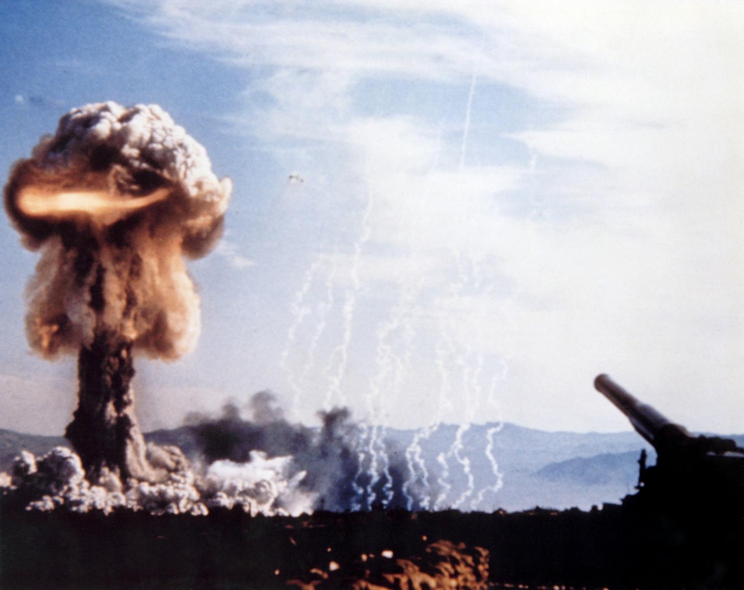Chuyện gì xảy ra nếu Mỹ ném bom hạt nhân TQ trong Chiến tranh Triều Tiên? - 1