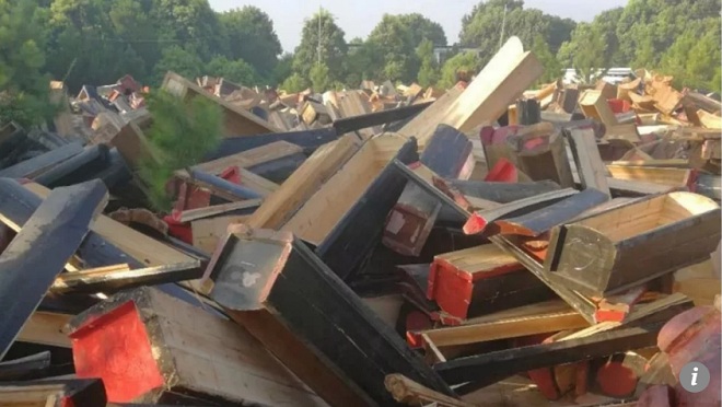 TQ: Dân bức xúc vì chính quyền phá quan tài, cấm chôn người chết - 1