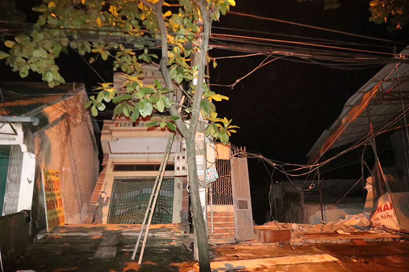 Hiện trường tan hoang nơi hàng chục ngôi nhà bị “hà bá” sông Đà nuốt chửng - 1
