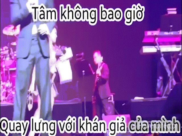Ca nhạc - MTV - Lý do vì sao Mỹ Tâm hát xong thường đi giật lùi vào cánh gà