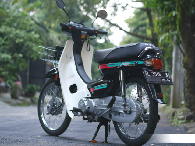 Cận cảnh Honda Dream 27 năm chưa đổ xăng đẹp rụng rời