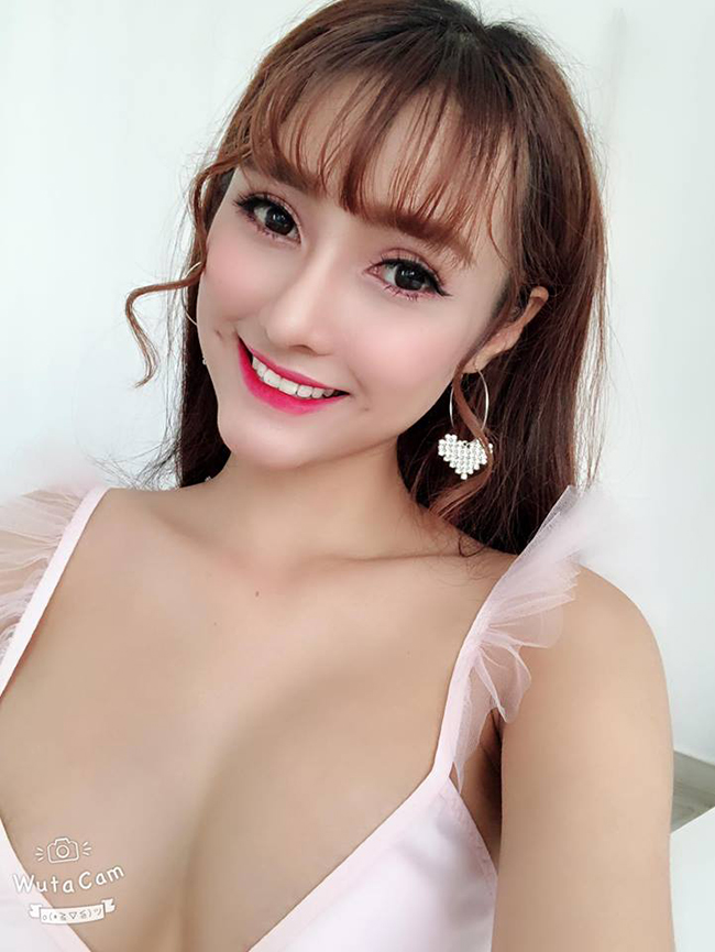 DJ 9X muốn thay đổi phong cách từ ngoan hiền sang gợi cảm để phù hợp với lứa tuổi và công việc.