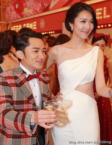 Những cặp đôi "đũa lệch" bất chấp dư luận chê cười - 9