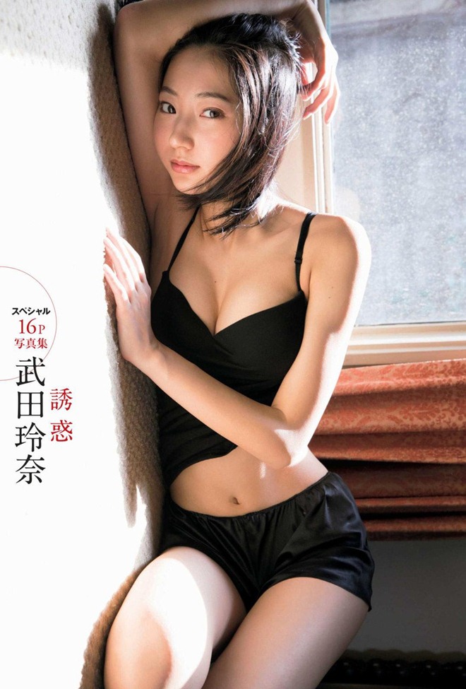 Thiên thần mặc nội y xuống phố ở Việt Nam tung sách ảnh nóng bỏng - 5