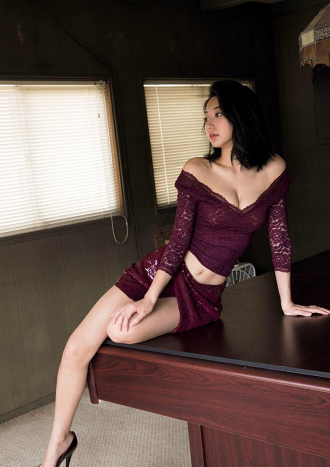 Thiên thần mặc nội y xuống phố ở Việt Nam tung sách ảnh nóng bỏng - 9