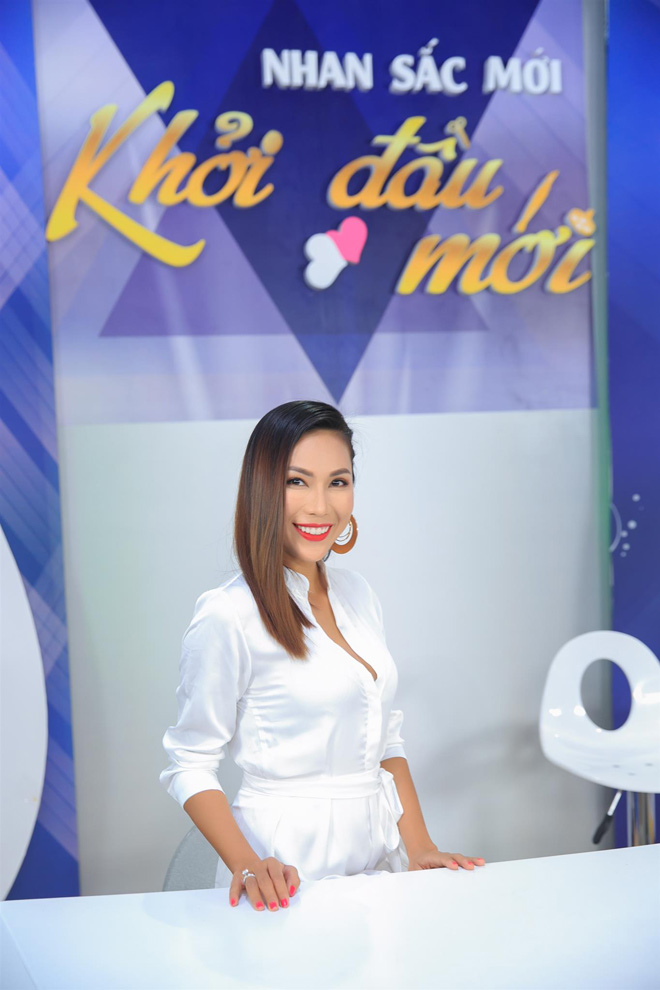 Ca sĩ Khánh Ngọc bất ngờ xuất hiện trong chương trình “Nhan sắc mới - Khởi đầu mới” - 1