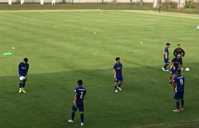 U23 Việt Nam tập đấu Cup Tứ hùng: Đình Trọng trở lại, SAO trẻ vắng mặt - 2