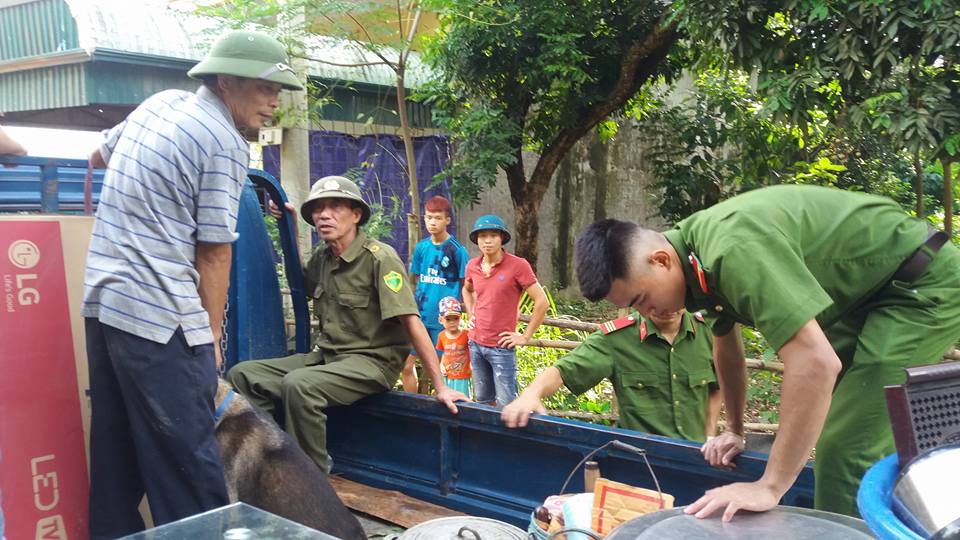 Ảnh: Hãi hùng vết nứt kéo dài cả trăm mét, &#34;hà bá&#34; dọa nuốt cả xóm - 3