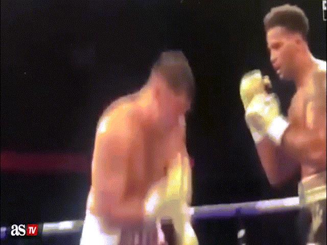 Thể thao - Cú đấm "kinh thiên động địa": Đối thủ treo trên dây, mắt mở vô hồn