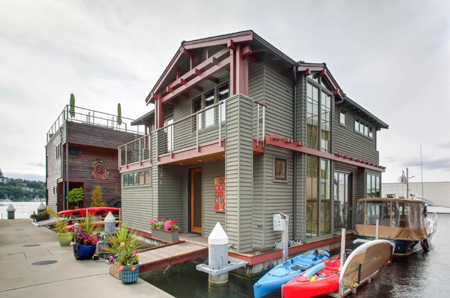Đây là căn nhà nổi ở Seattle, Mỹ. Căn nhà nằm trong khu vực toàn các hộ dân sống trong nhà nổi bên hồ Lake Union.