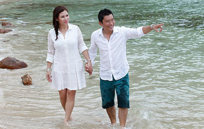 Đã trải qua cuộc hôn đầu tan vỡ, ít chia sẻ trên báo chí nên khán giả cũng không được biết, thế nhưng đến với cuộc hôn nhân thứ hai này, diễn viên Kinh Quốc khiến khán giả chú ý, bởi người vợ của anh được cho là đại gia có “số má” ở Vũng Tàu.&nbsp;