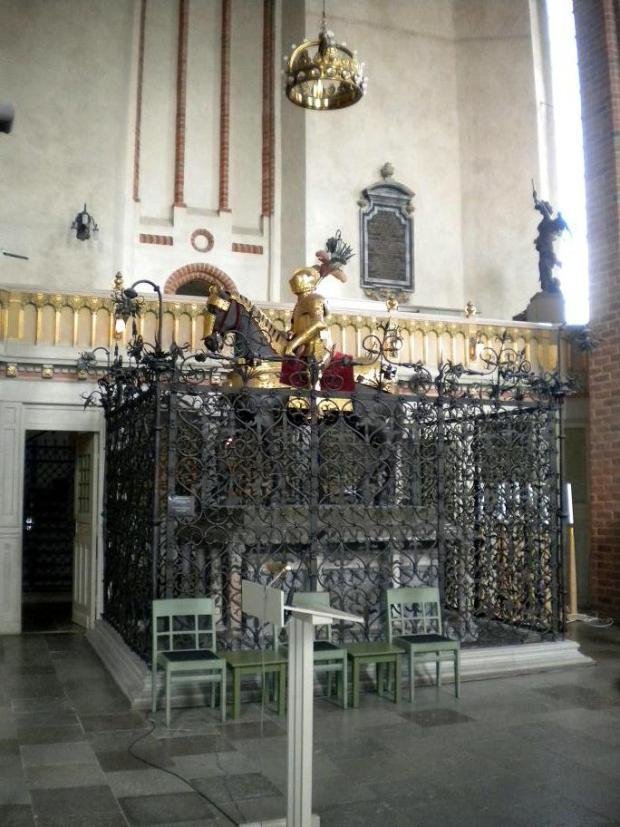 Vương miện hoàng gia Thụy Điển bị đánh cắp táo tợn - 2