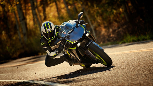 Ra mắt Yamaha YZF-R1S 2018 giá 349 triệu đồng, đấu BMW S 1000 RR - 2