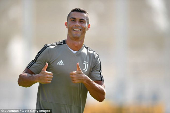 Ronaldo &#34;gây bão&#34; Juventus: Thi triển tuyệt kĩ &#34;dị&#34; như Công Phượng U23 - 1