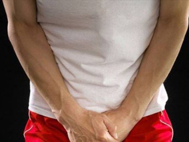 Người đàn ông 38 tuổi tự tay cắt đứt lìa “của quý” - 1