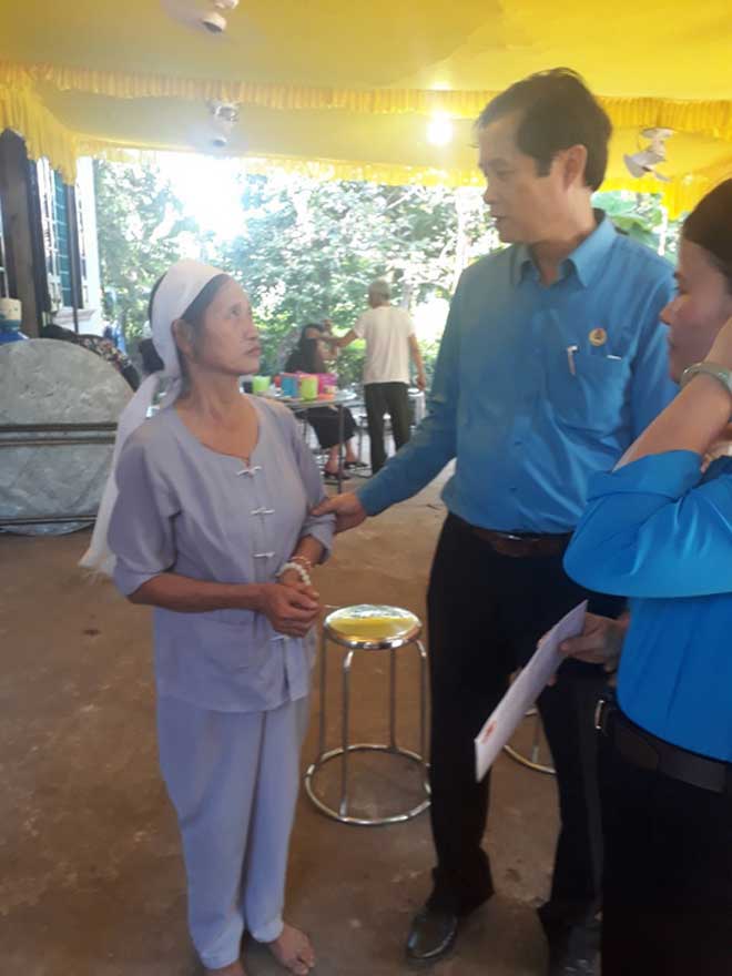 Nóng 24h qua: Cả nhà máy khóc thương chú rể tử vong trong vụ xe rước dâu gặp nạn - 1