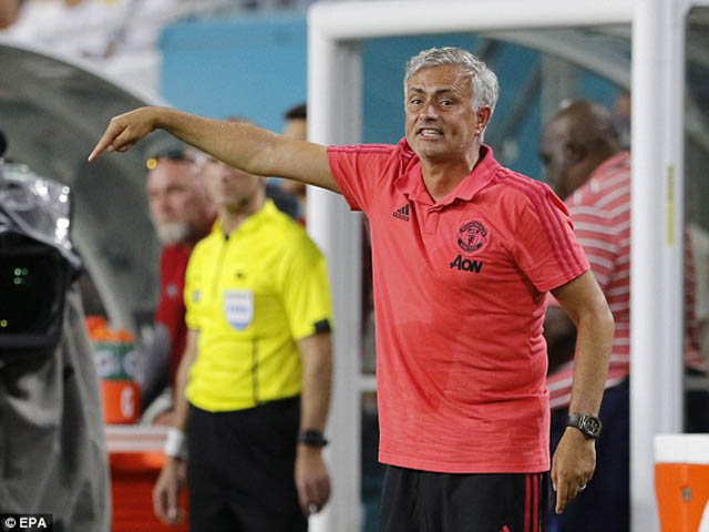 Mourinho mâu thuẫn sếp lớn MU: Hé lộ cuộc trò chuyện 23 giây chớp nhoáng