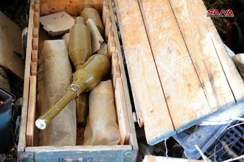 Video: Xem quân nổi dậy Syria tay không đập đá, băng mình qua vòng tròn lửa - 3