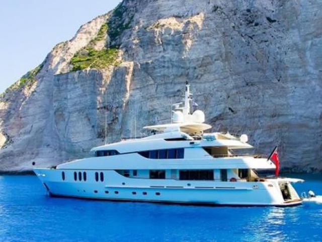 Tài chính - Bất động sản - Đốt tiền kiểu đại gia: Ngày tiêu 1,8 tỷ giải sầu, chi 3 triệu chỉ để… quét sân