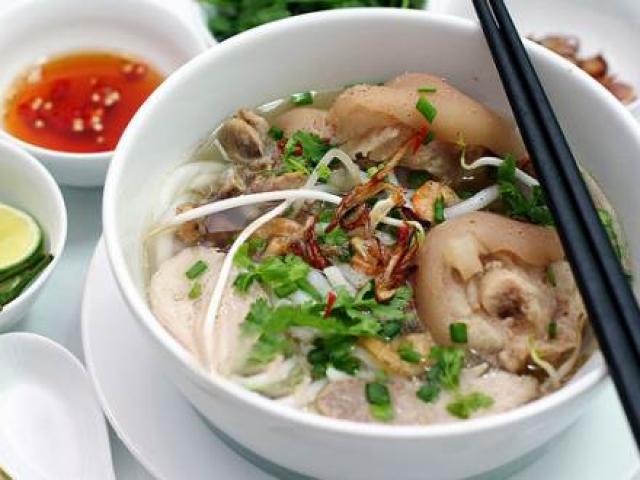 Những quán bánh canh giò heo ngon bậc nhất Sài Gòn