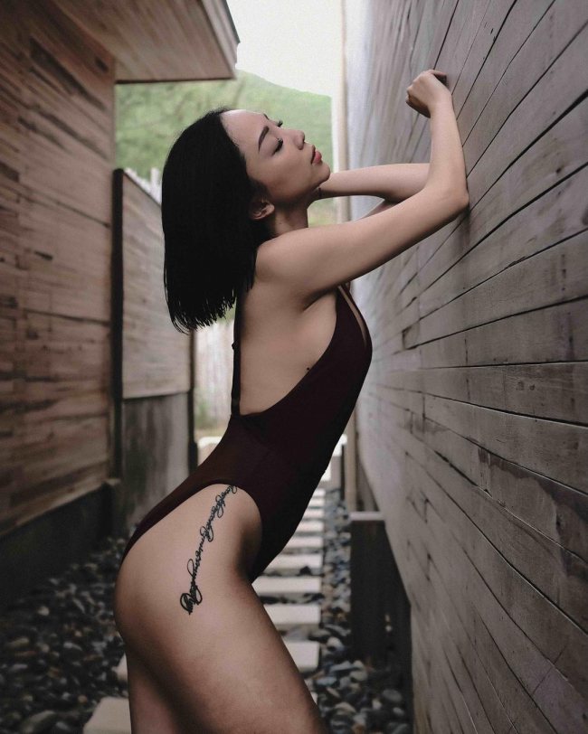 Tóc Tiên &#34;chán&#34; hở bạo với bikini chuyển sang mặc mong manh như sương - 9