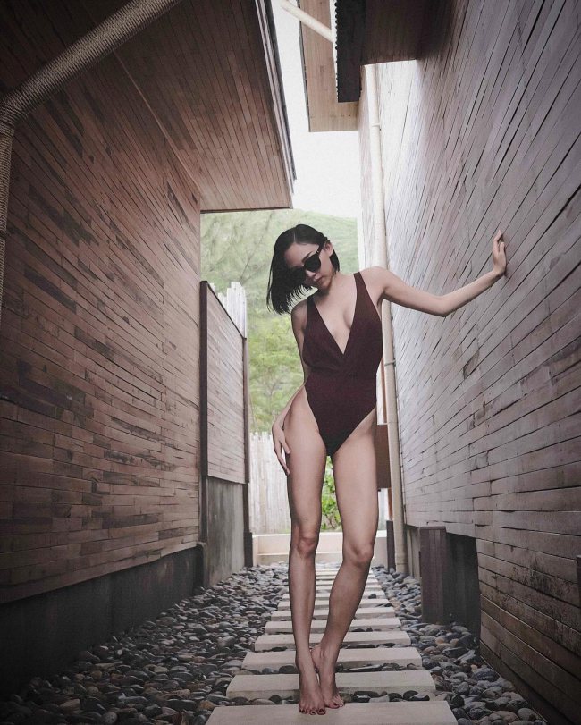 Tóc Tiên &#34;chán&#34; hở bạo với bikini chuyển sang mặc mong manh như sương - 5