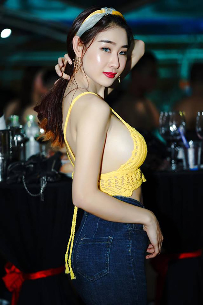 Liên hệ với DJ Oxy, cô cho biết: &#34;Tôi rất vui vì luôn nhận được sự quan tâm của mọi người. Có lẽ tất cả đã quá nhạy cảm. Đây chỉ là ảnh hậu trường công việc của tôi. Tôi vẫn độc thân và chưa muốn cưới chồng&#34;.