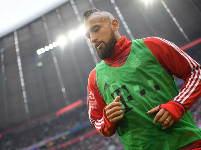 ”Bom tấn” chấn động Barca: “Đầu gấu” Vidal sát cánh Messi, ra mắt hôm nay