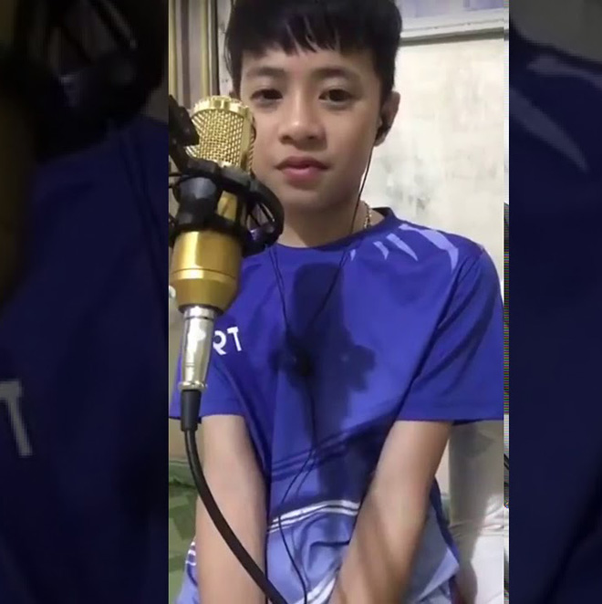 Cậu bé 14 tuổi hát hit 5 triệu view của Châu Khải Phong gây tranh cãi - 1