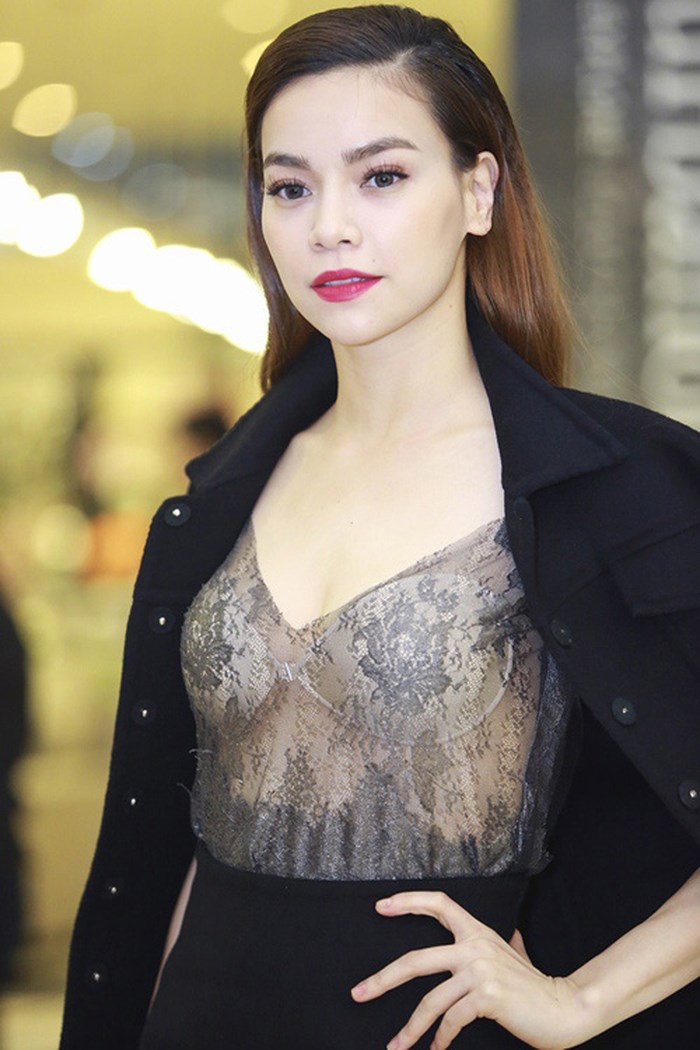 Mặc gợi cảm quá mức nhưng khó ai chê nổi của Hari Won, Hà Hồ... - 5