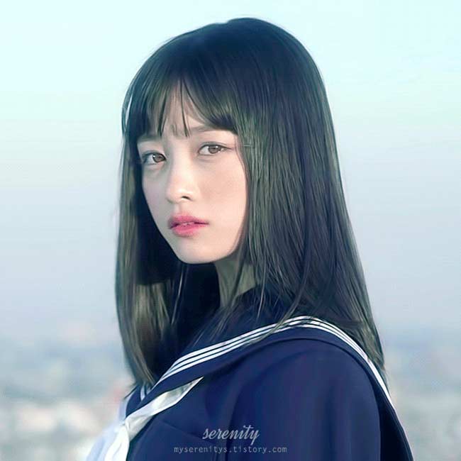 Cô thường dùng tông hồng baby ngọt ngào.