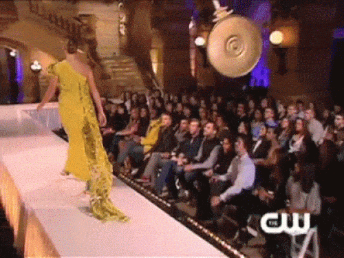 Những pha trượt chân "ê chề" của các người mẫu - 5