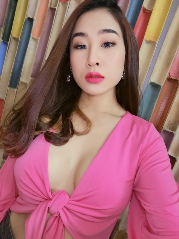 Phong cách khoe đường cong của dàn nữ DJ Việt - 6