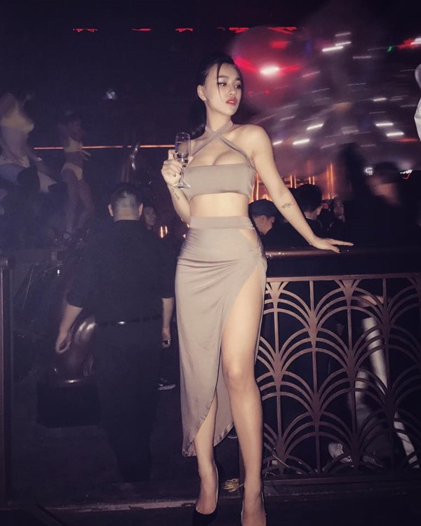 Phong cách khoe đường cong của dàn nữ DJ Việt - 3