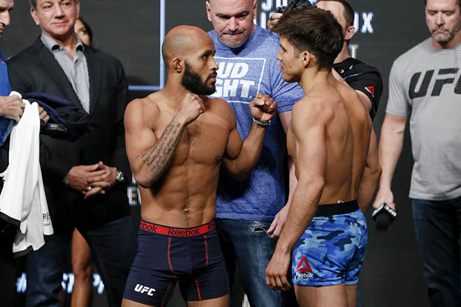 Địa chấn UFC: Kẻ bất bại 6 năm, 11 trận toàn thắng bị lật ngai vô địch - 1