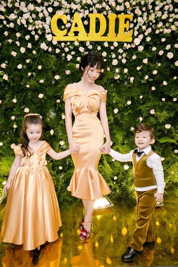 Elly Trần và 2 bé Mộc Trà, Túc Mạch đẹp rực rỡ trong tiệc sinh nhật - 1