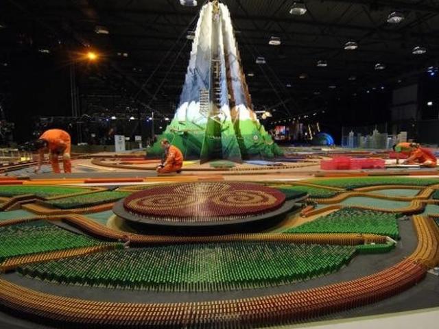 Phi thường - kỳ quặc - Một con ruồi làm đổ hơn 50 vạn mảnh domino xếp mất 2 tuần