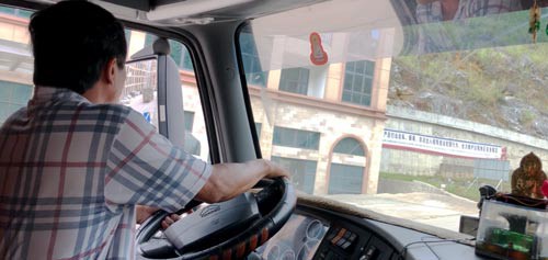 Bán mạng chở hàng sang Trung Quốc: "Luật ngầm" ở xứ người - 1