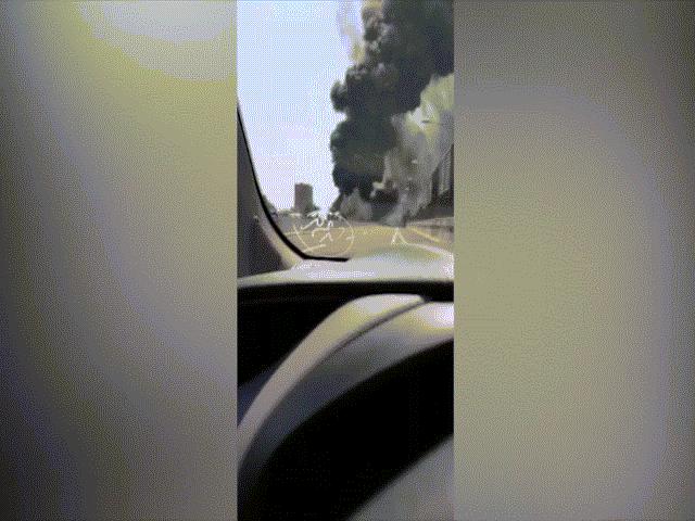 Video: Cầu lửa khổng lồ bùng lên dữ dội từ tai nạn xe bồn ở Italia