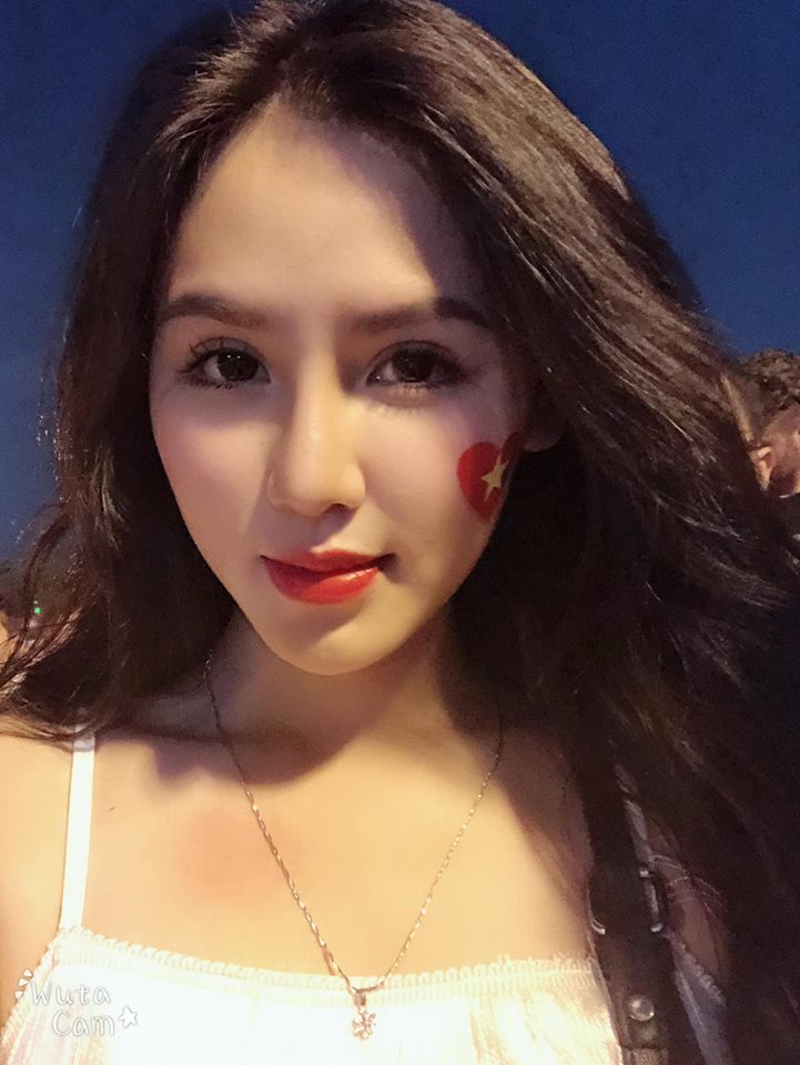 "Đứng hình" với dàn hot girl "thả tim" đêm U23 Việt Nam vô địch - 3