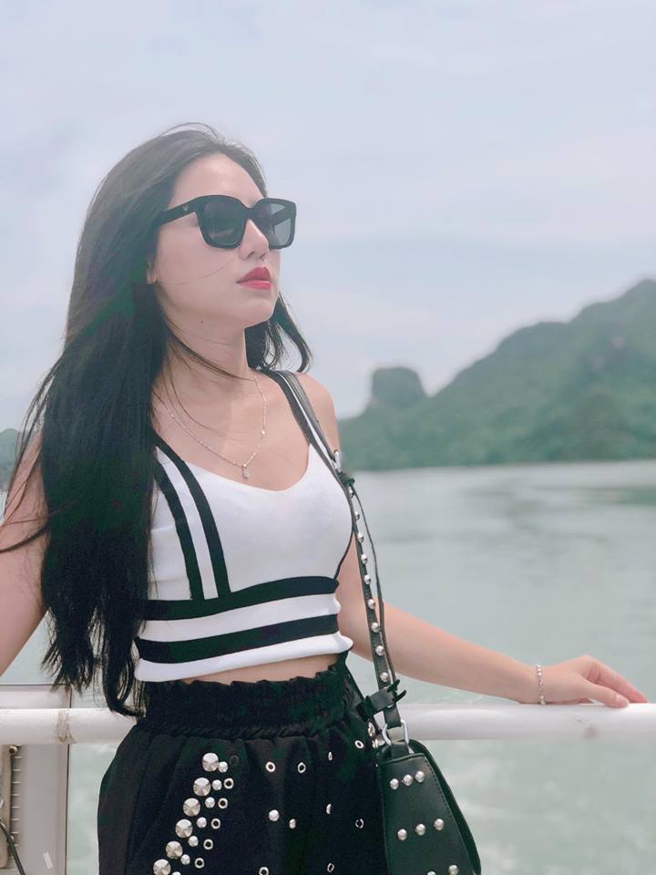 "Đứng hình" với dàn hot girl "thả tim" đêm U23 Việt Nam vô địch - 1