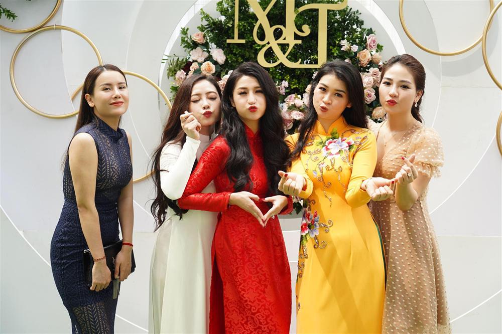 Đám hỏi lộng lẫy của Vân Navy với chồng doanh nhân bất động sản - 4