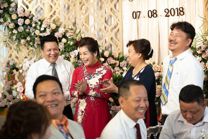 Đám hỏi lộng lẫy của Vân Navy với chồng doanh nhân bất động sản - 10