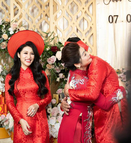 Đám hỏi lộng lẫy của Vân Navy với chồng doanh nhân bất động sản - 9