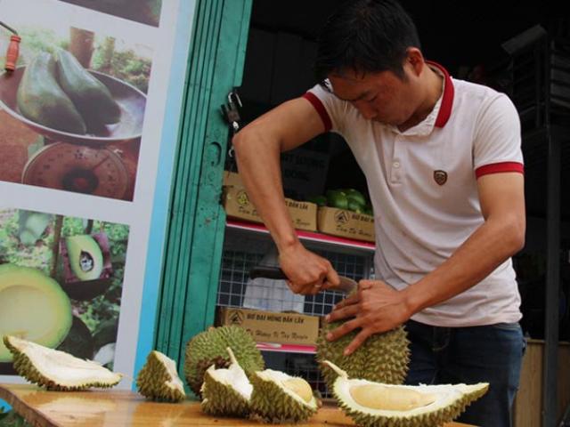 Thị trường - Tiêu dùng - Hạt sầu riêng lên "cơn sốt", đến nỗi bới cả... thùng rác lùng hạt