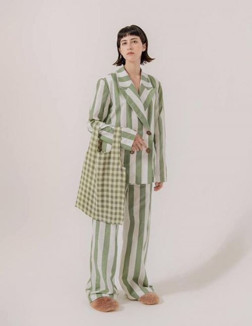 Áo phạm nhân "gây sốt" từ người thường đến ngôi sao - 7