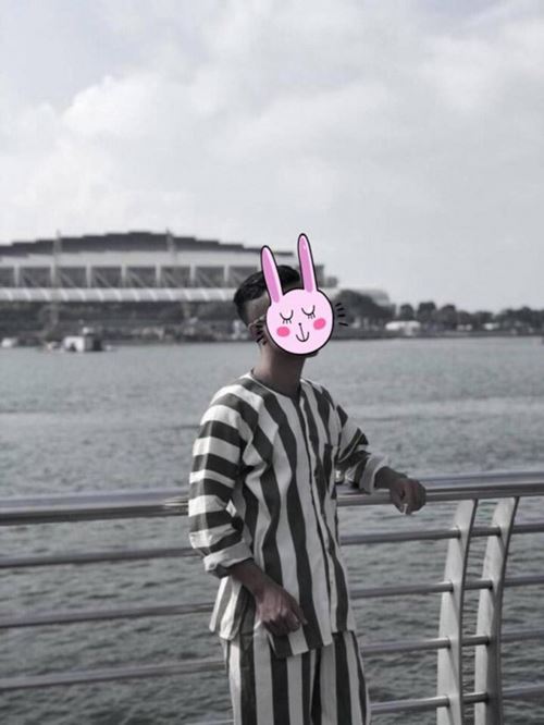 Áo phạm nhân "gây sốt" từ người thường đến ngôi sao - 1